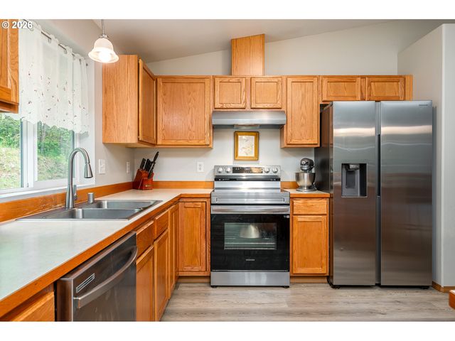 415 MCKEE Rd, Castle Rock, WA 98611