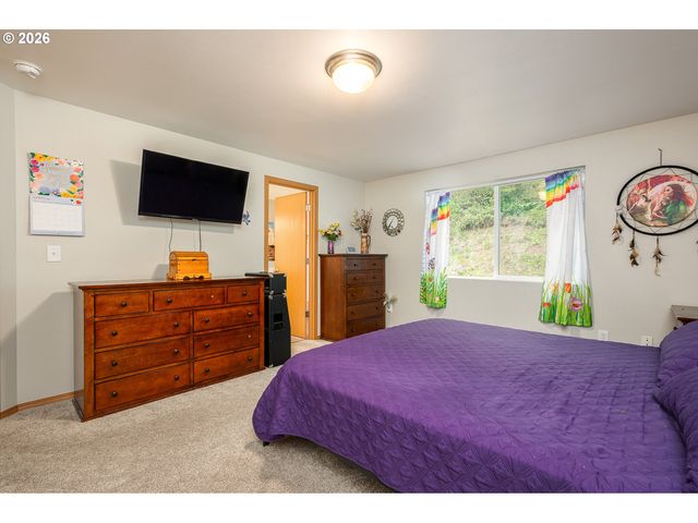 415 MCKEE Rd, Castle Rock, WA 98611
