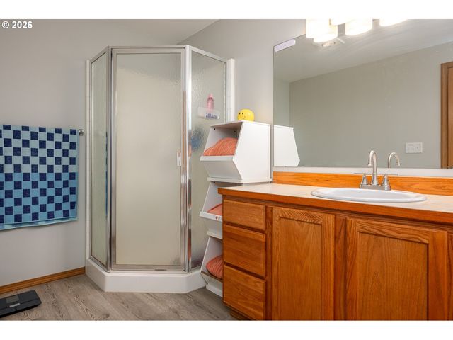415 MCKEE Rd, Castle Rock, WA 98611