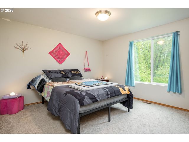 415 MCKEE Rd, Castle Rock, WA 98611