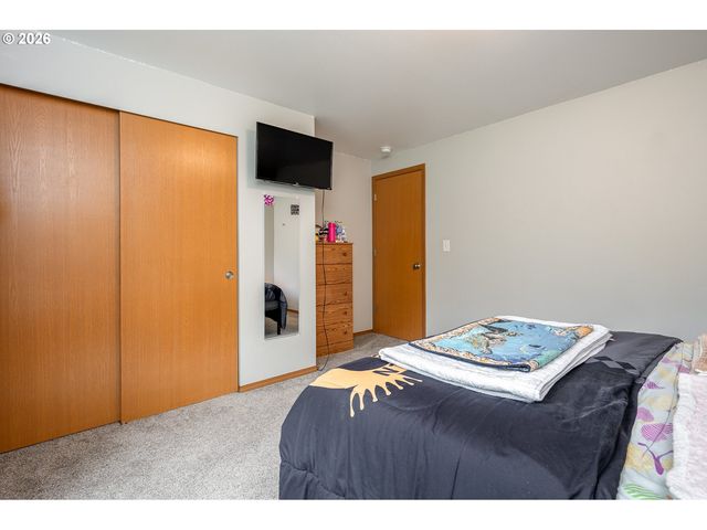415 MCKEE Rd, Castle Rock, WA 98611