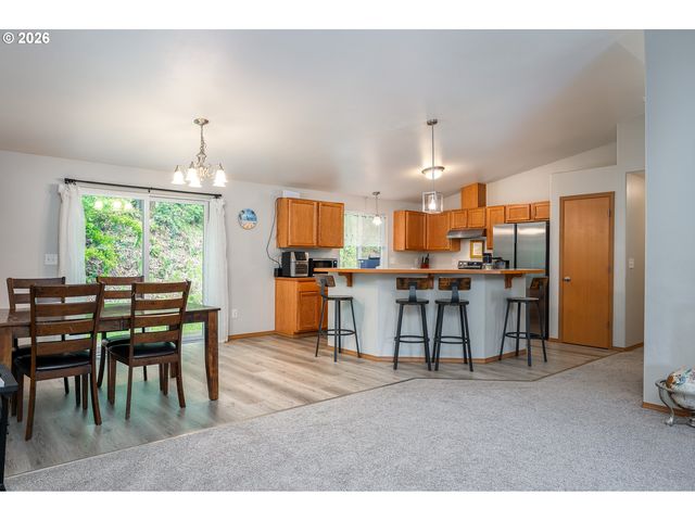 415 MCKEE Rd, Castle Rock, WA 98611