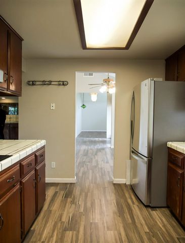 3027 W San Madele Avenue, Fresno, CA 93711