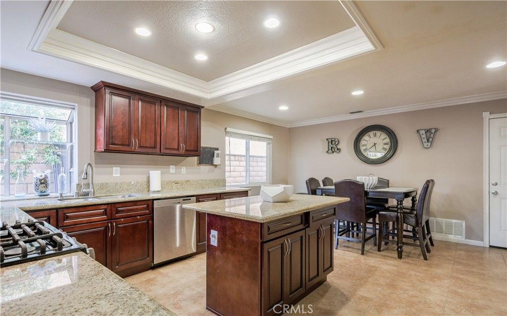 Image 15 of property listing at 1386 Fairmont Drive, Corona, CA 92882