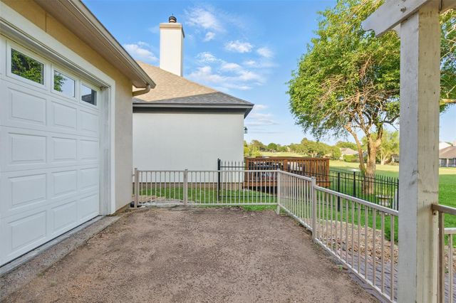 90 Greenview Street, Montgomery, TX 77356