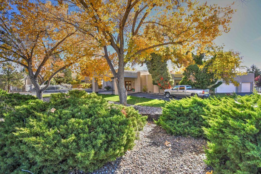 9506 Dancing River Drive, Albuquerque, NM 87114