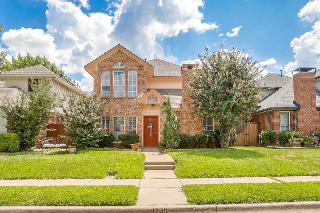1709 Circle Creek Drive, Lewisville, TX 75067