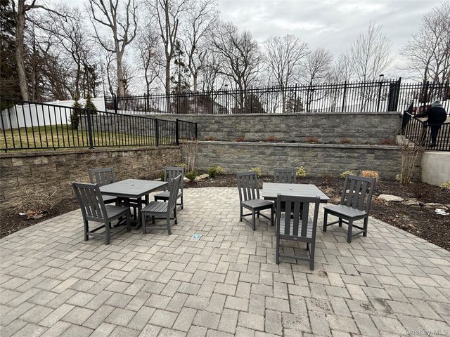 49 Santa Barbara Drive, Plainview, NY 11803