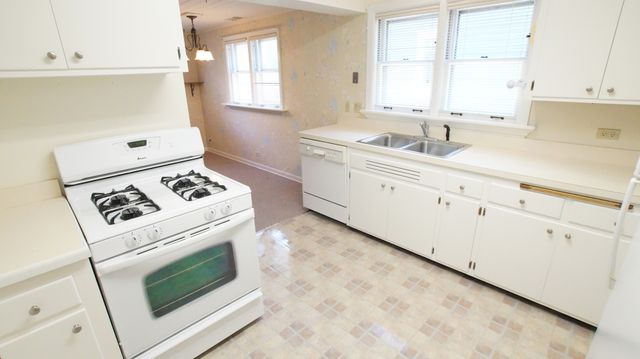 1229 MIDDLEBURY Lane, Wilmette, IL 60091