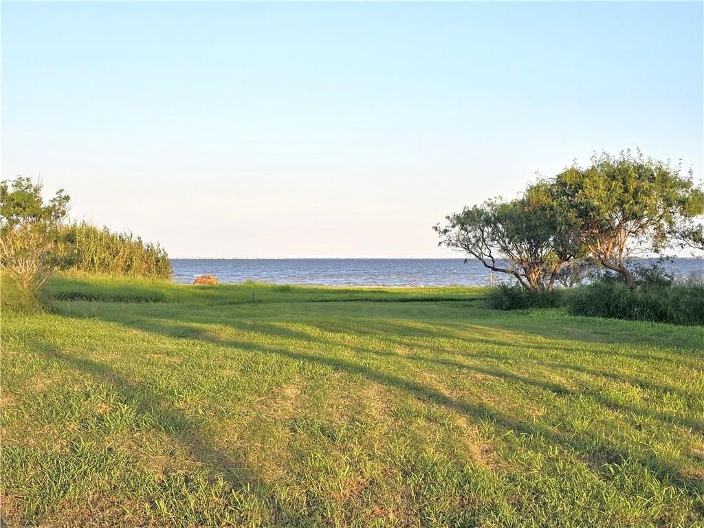 630 First St, Bayside, TX 78340