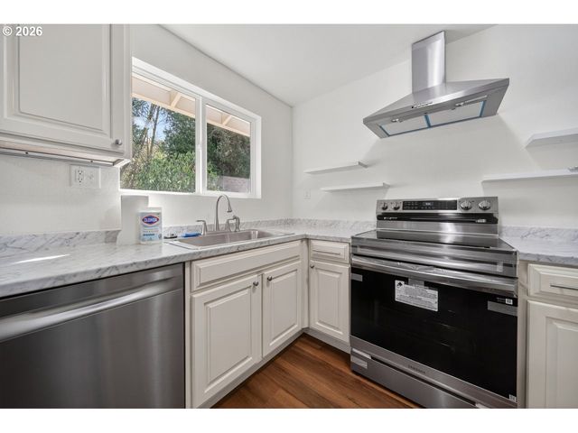 3292 MUNSEL LAKE Rd, Florence, OR 97439