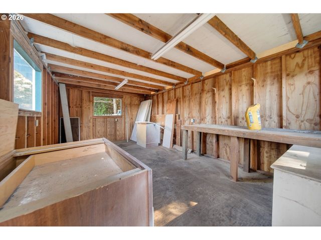 3292 MUNSEL LAKE Rd, Florence, OR 97439