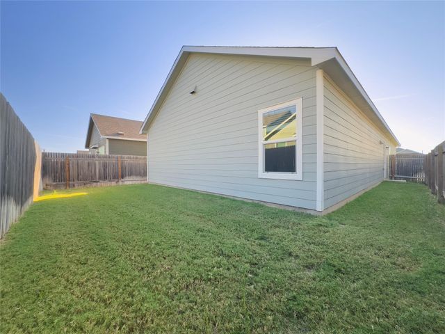 312 Soapstone PASS, Maxwell, TX 78656