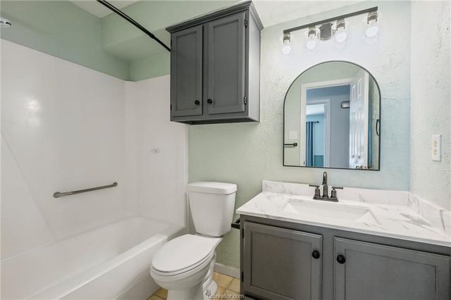 4018 Kenwood Drive, Bryan, TX 77802