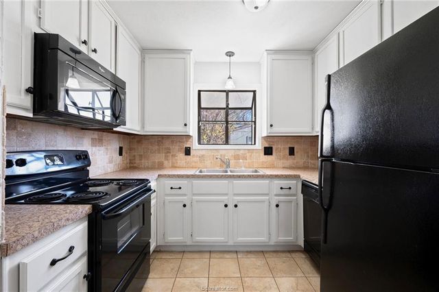 4018 Kenwood Drive, Bryan, TX 77802