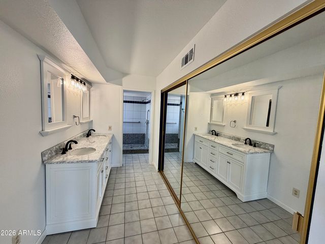 4548 E SHOMI Street, Phoenix, AZ 85044