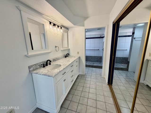 4548 E SHOMI Street, Phoenix, AZ 85044