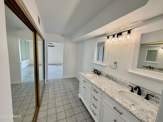 4548 E SHOMI Street, Phoenix, AZ 85044