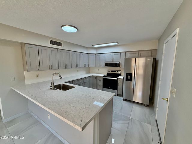 4548 E SHOMI Street, Phoenix, AZ 85044
