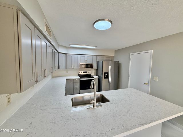 4548 E SHOMI Street, Phoenix, AZ 85044