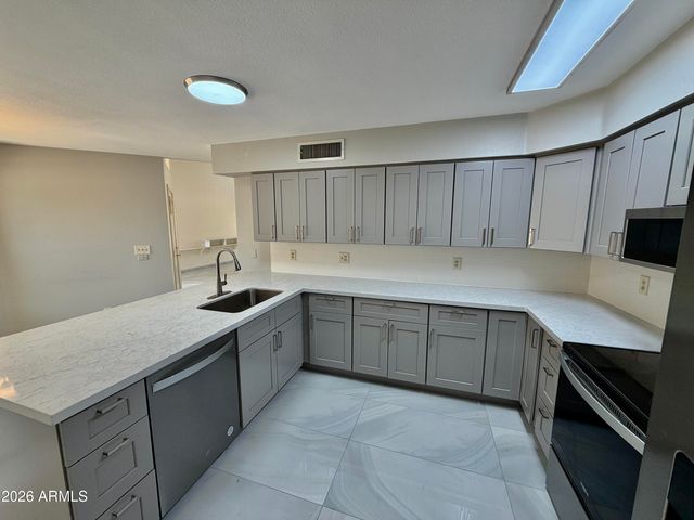 4548 E SHOMI Street, Phoenix, AZ 85044