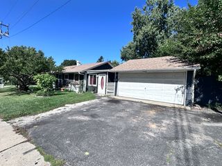 57 Robin Road, Carpentersville, IL 60110
