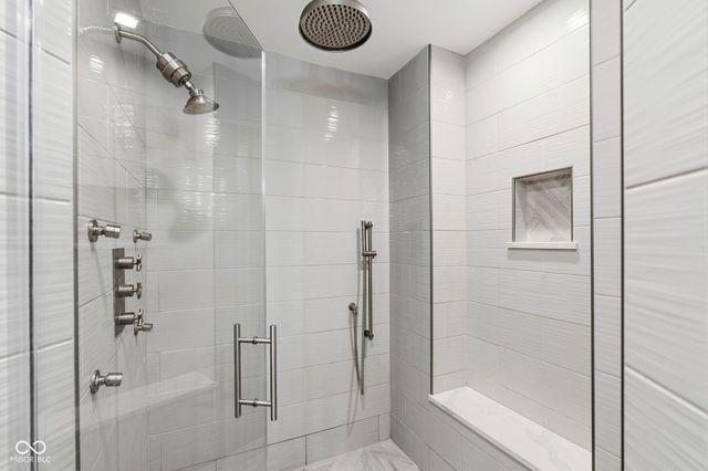 6400 Avalon Boulevard, Avon, IN 46123