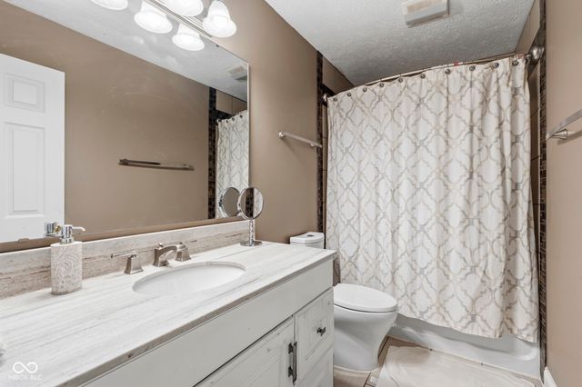 6400 Avalon Boulevard, Avon, IN 46123