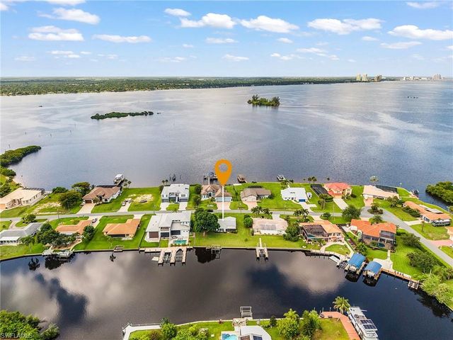 2068 Club House RD, North Fort Myers, FL 33917