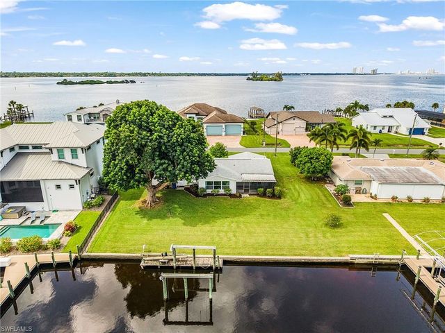 2068 Club House RD, North Fort Myers, FL 33917