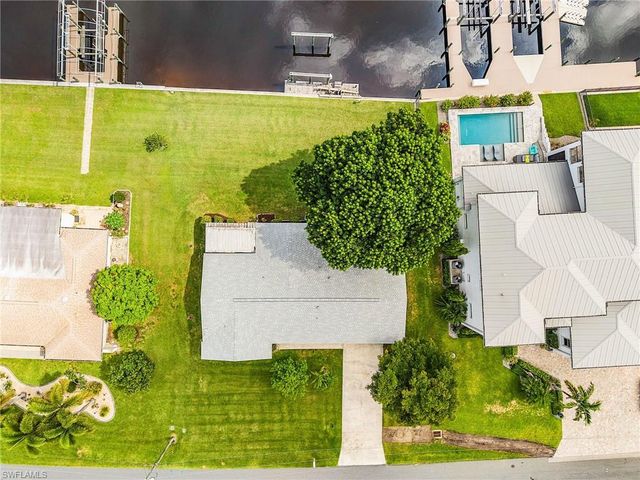 2068 Club House RD, North Fort Myers, FL 33917