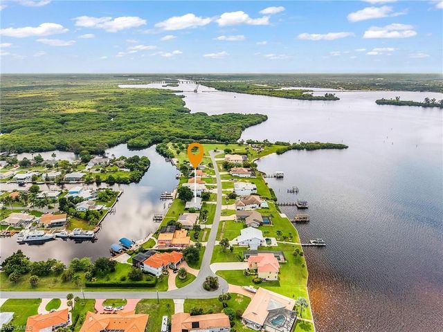 2068 Club House RD, North Fort Myers, FL 33917