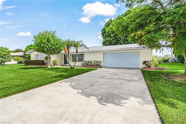 2068 Club House RD, North Fort Myers, FL 33917