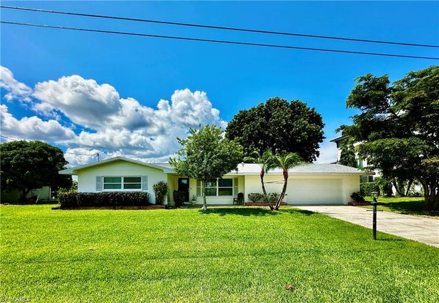 2068 Club House RD, North Fort Myers, FL 33917