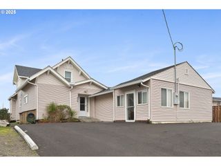229 S PACIFIC St, Rockaway Beach, OR 97136