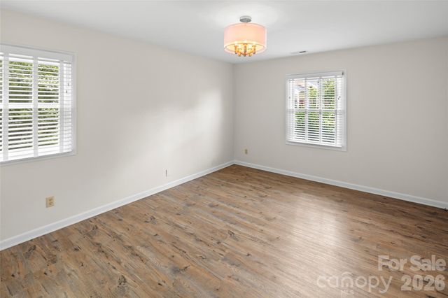 1212 Oakland Street, Hendersonville, NC 28792