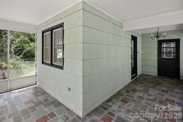 1212 Oakland Street, Hendersonville, NC 28792
