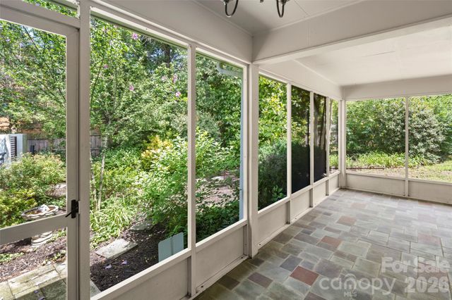 1212 Oakland Street, Hendersonville, NC 28792