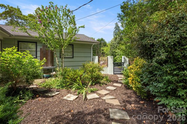 1212 Oakland Street, Hendersonville, NC 28792