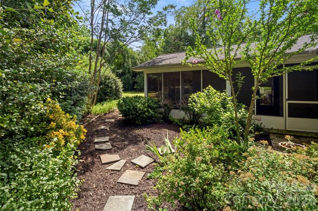 1212 Oakland Street, Hendersonville, NC 28792