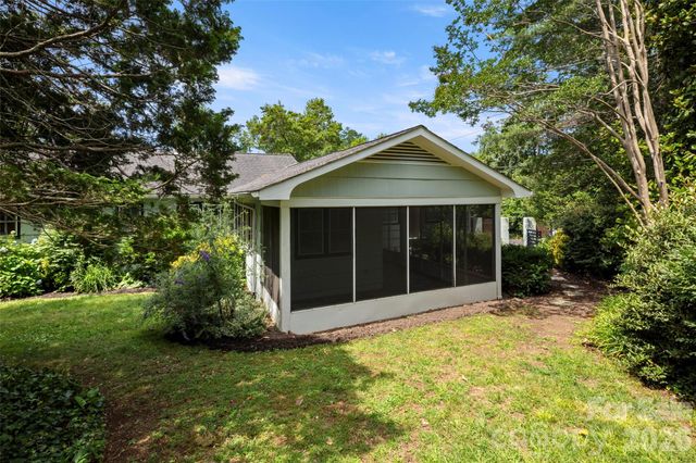1212 Oakland Street, Hendersonville, NC 28792