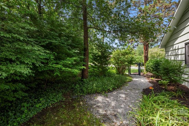 1212 Oakland Street, Hendersonville, NC 28792