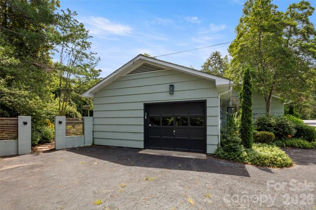 1212 Oakland Street, Hendersonville, NC 28792