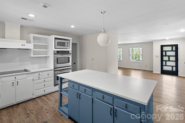 1212 Oakland Street, Hendersonville, NC 28792