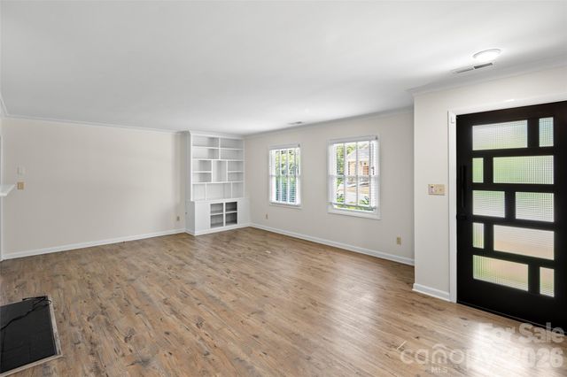 1212 Oakland Street, Hendersonville, NC 28792