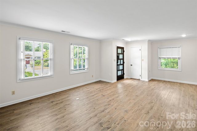 1212 Oakland Street, Hendersonville, NC 28792