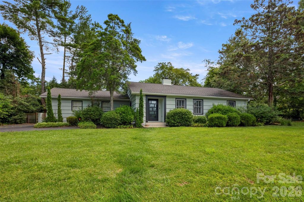 1212 Oakland Street, Hendersonville, NC 28792