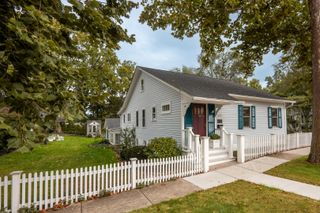227 S 2nd Street, Geneva, IL 60134