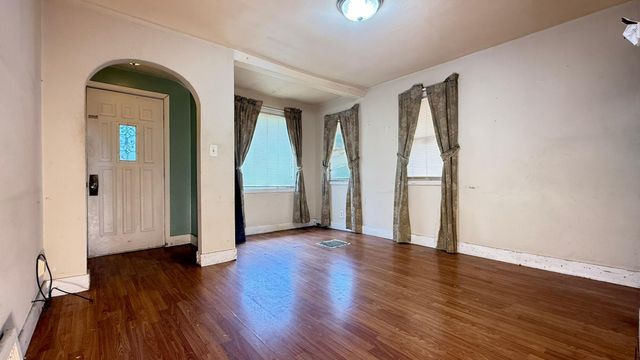 327 20th Ave SW, Rochester, MN 55902