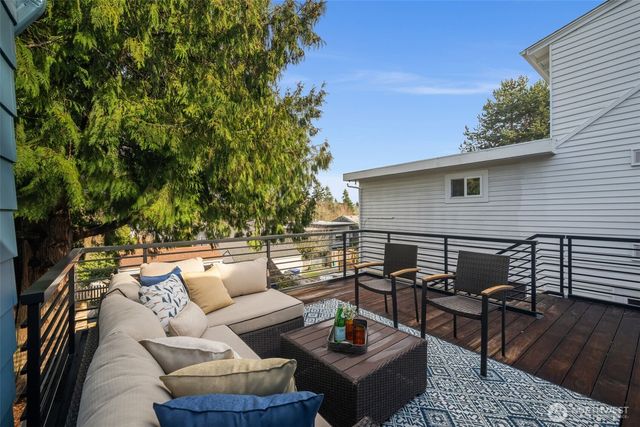 5232 38th Avenue NE, Seattle, WA 98105